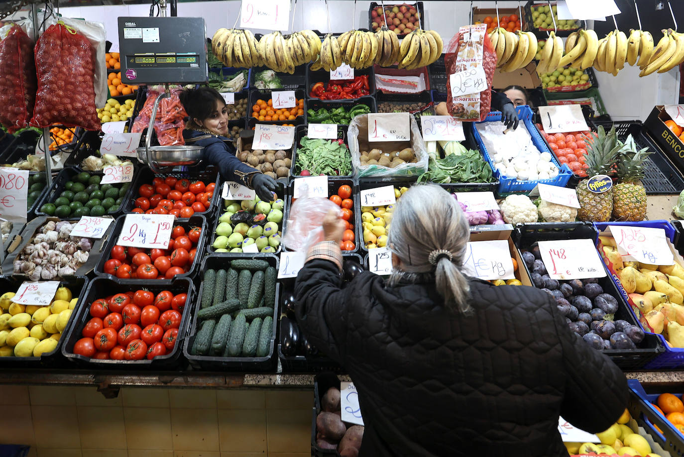 Las compras para las comidas de Navidad en Córdoba, en imágenes