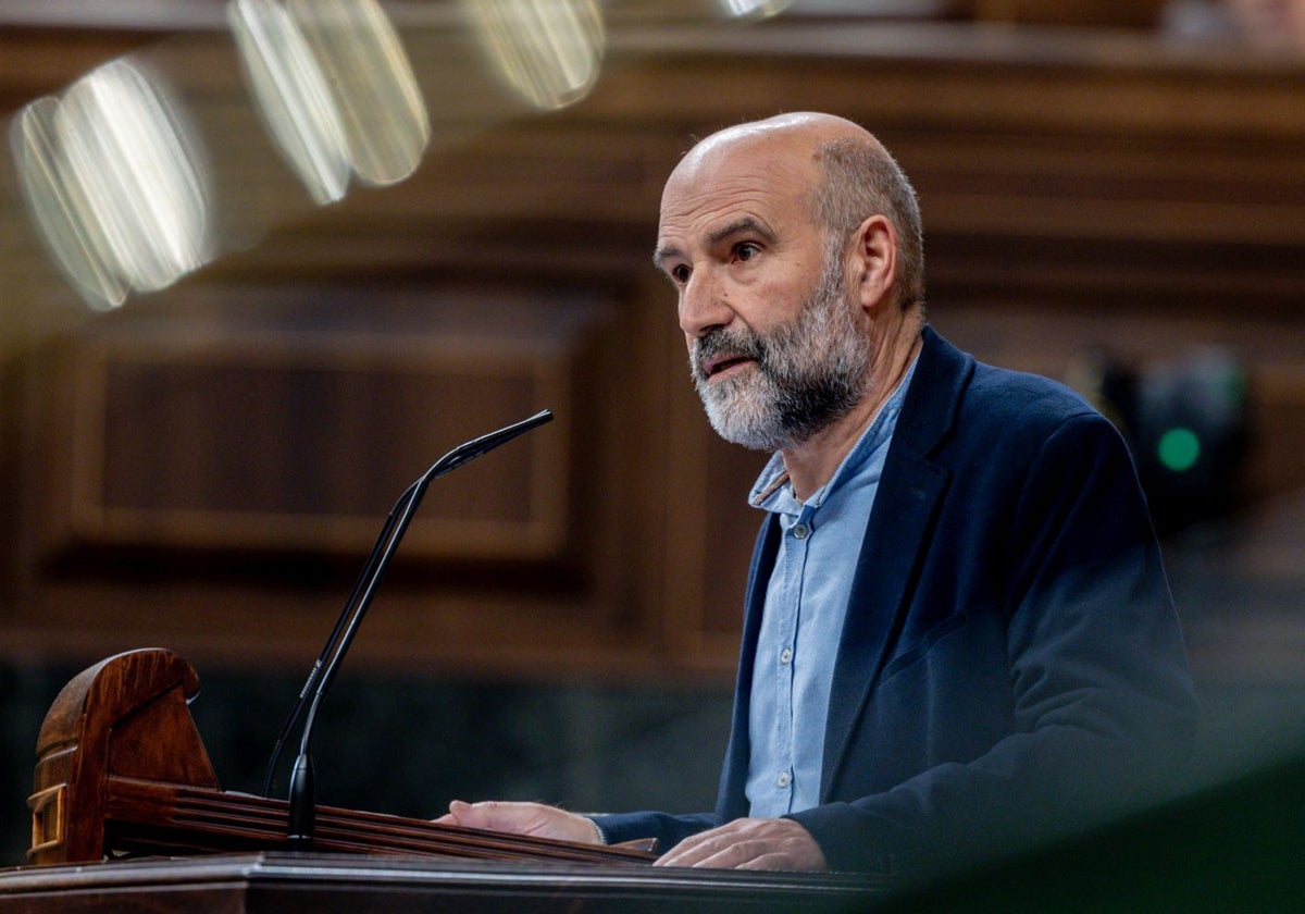 El diputado del BNG, Néstor Rego, durante una sesión plenaria en el Congreso de los Diputados