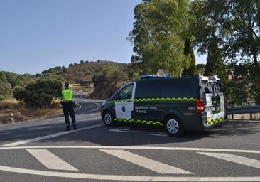 Investigan a un conductor que chocó contra un ciclista al invadir su carril