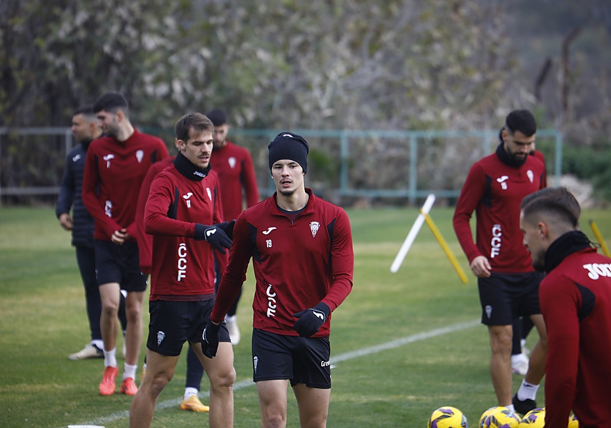 Jude Soonsup-Bell durante el entrenamiento de este jueves en la Ciudad Deportiva