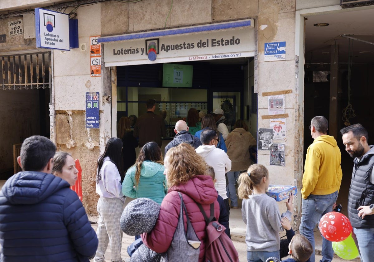 Venta de lotería en Paiporta más de 50 días después de la dana