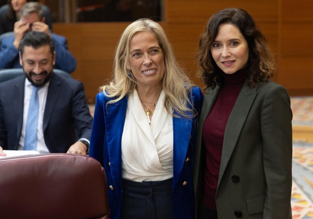 Isabel Díaz Ayuso, con su consejera de Economía, Rocío Albert