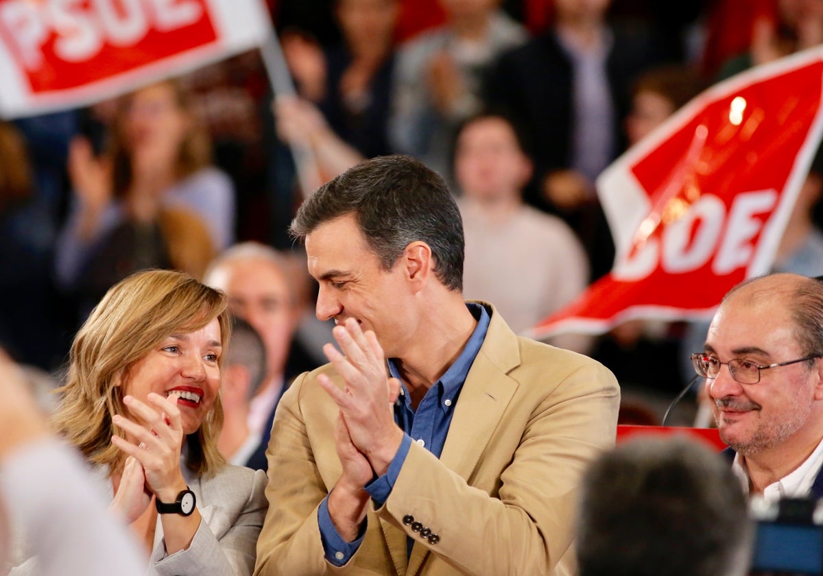 Alegría, Sánchez y Lambán, entonces presidente de Aragón (foto de 2019), antes de la ruptura total entre partidarios y críticos al jefe del Ejecutivo