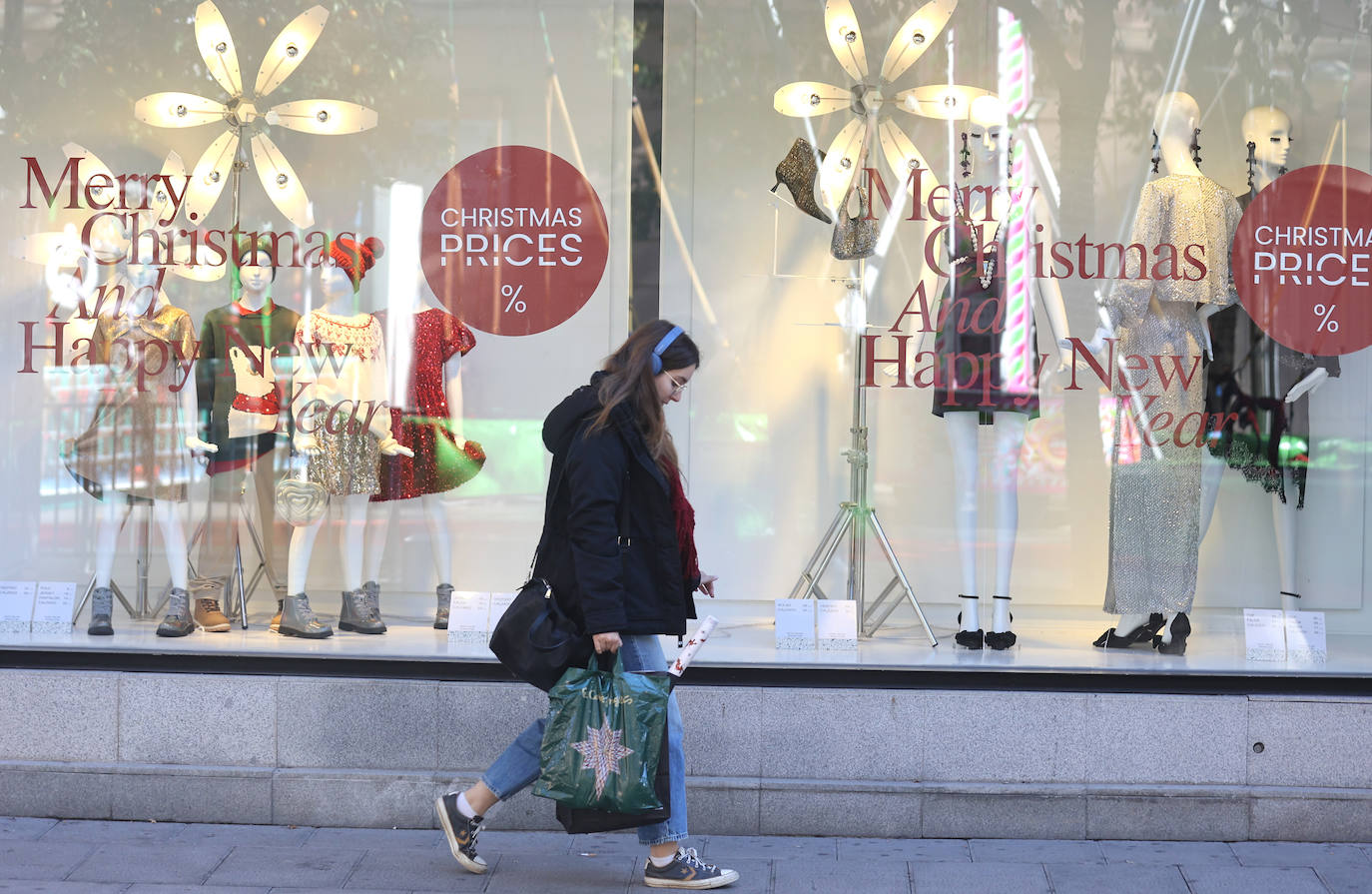 Las populares compras de regalos navideños en el Centro, en imágenes