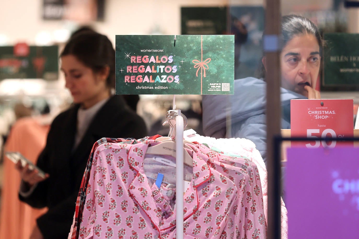 Las populares compras de regalos navideños en el Centro, en imágenes