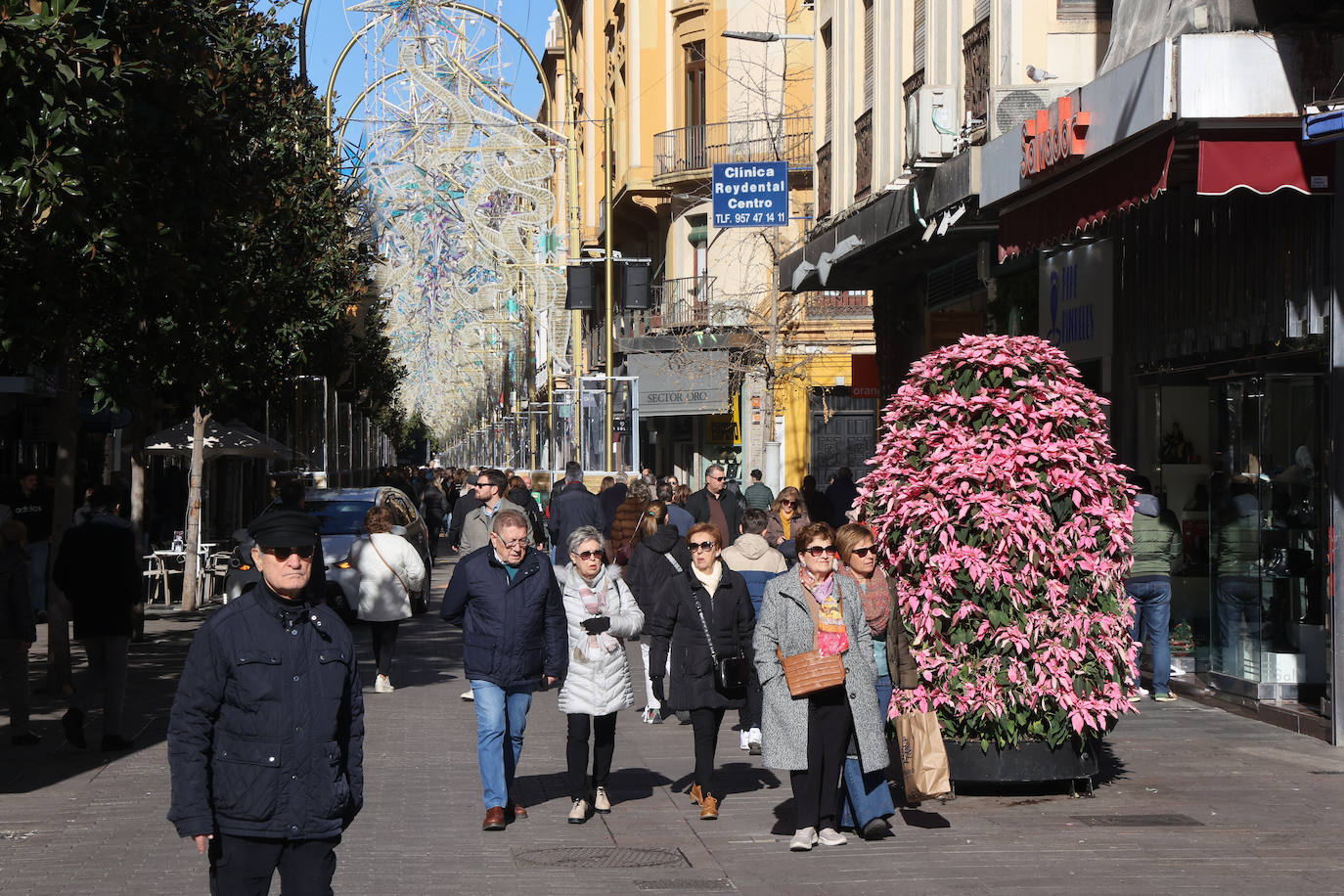 Las populares compras de regalos navideños en el Centro, en imágenes