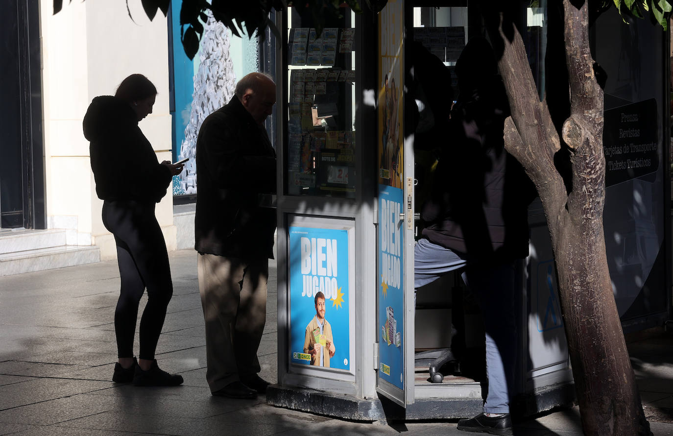 Las populares compras de regalos navideños en el Centro, en imágenes