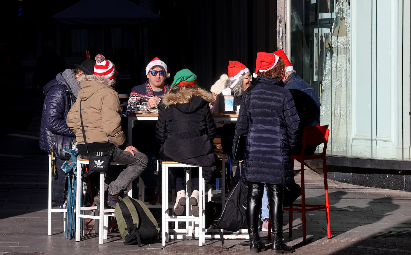 Las populares compras de regalos navideños en el Centro, en imágenes