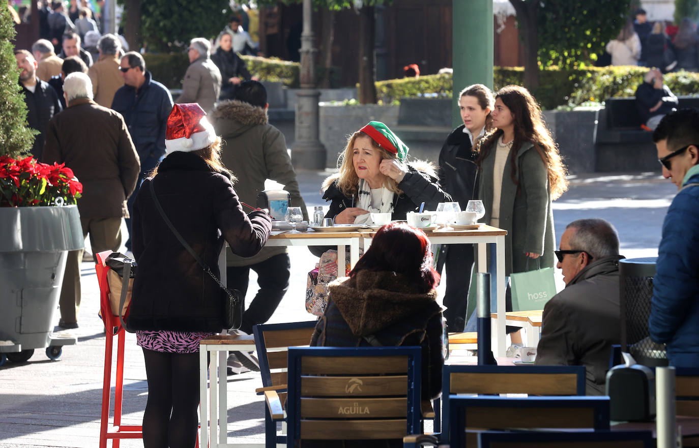 Las populares compras de regalos navideños en el Centro, en imágenes
