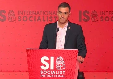 Sánchez inaugura la cumbre socialista en Rabat acusando a la derecha de «mentir» y abrazar la «antipolítica»