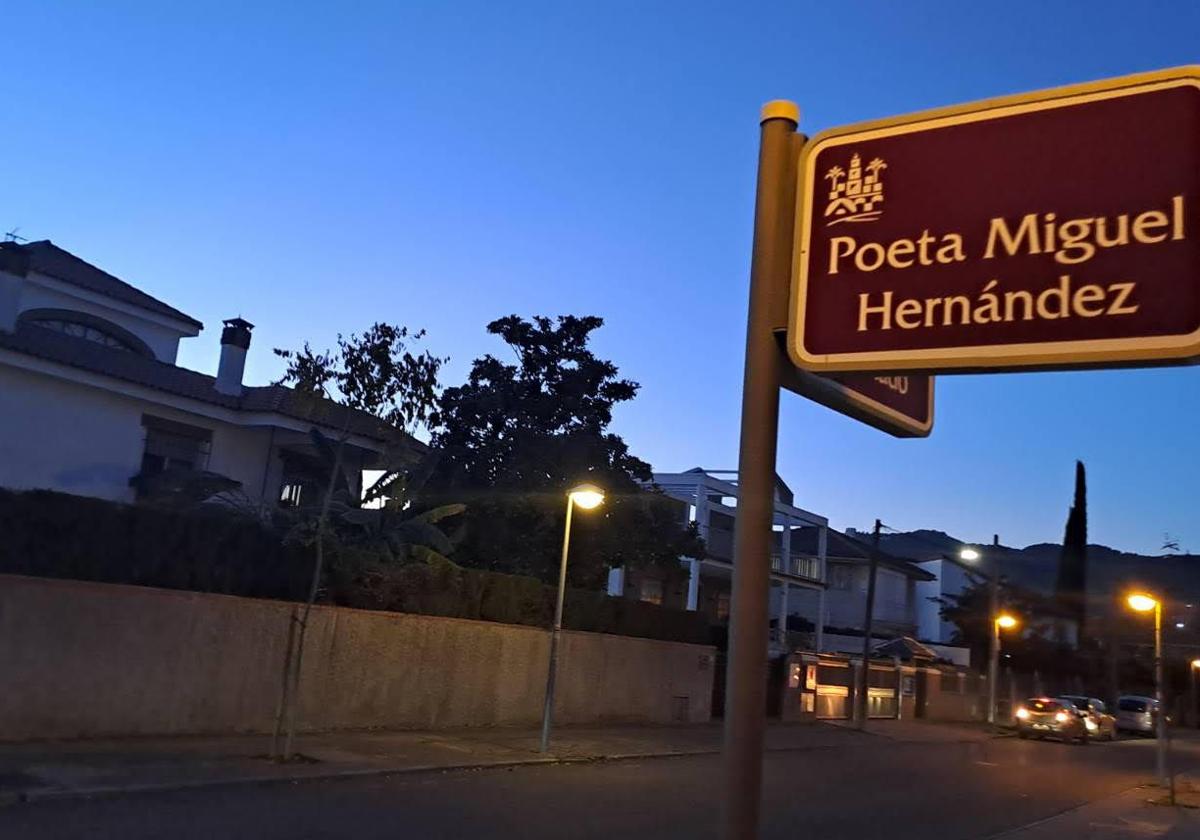 Calle Poeta Miguel Hernández donde se produjo el robo en la capital cordobesa