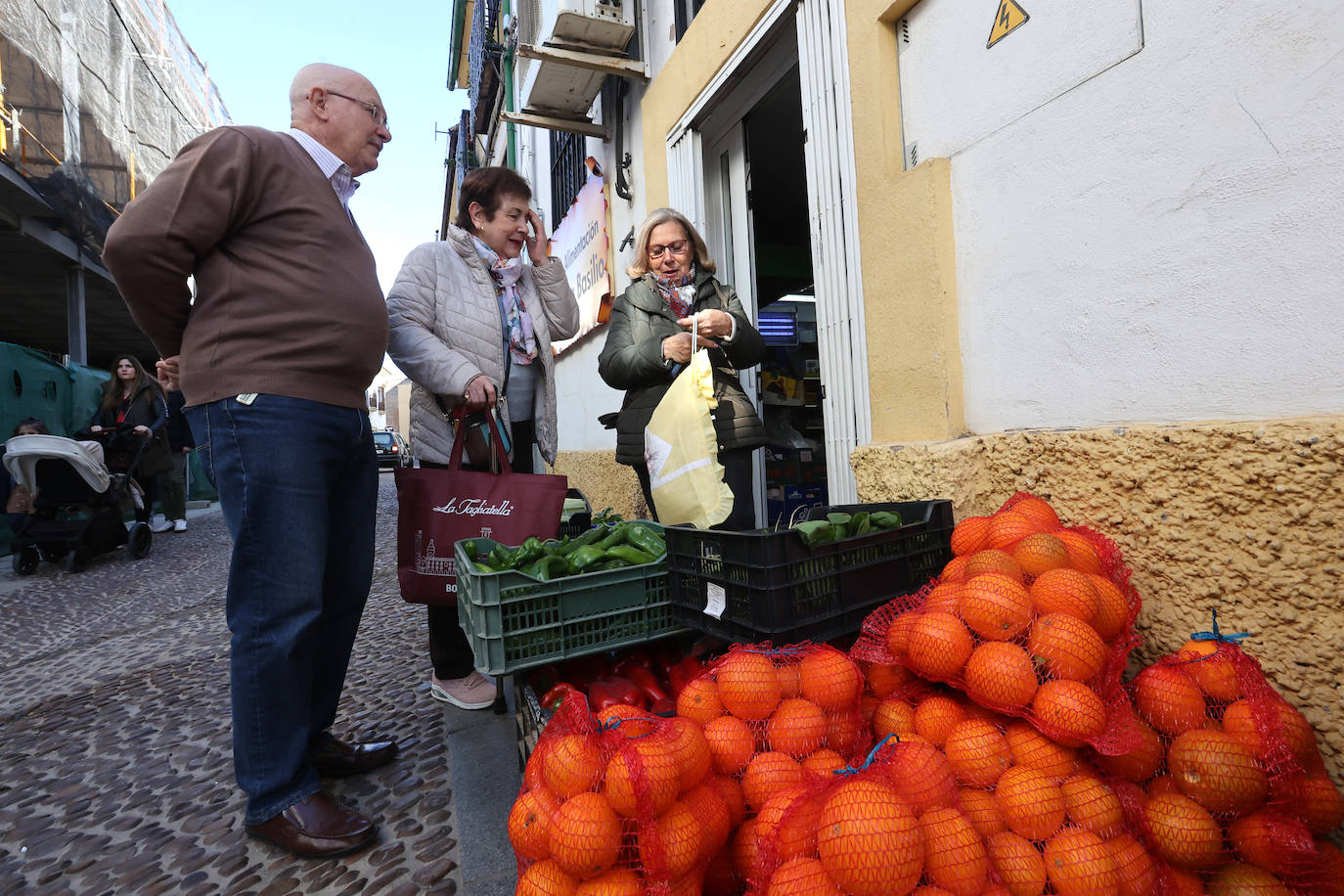 Los barrios de San Basilio y la Catedral, los que más población pierden de Córdoba, en imágenes