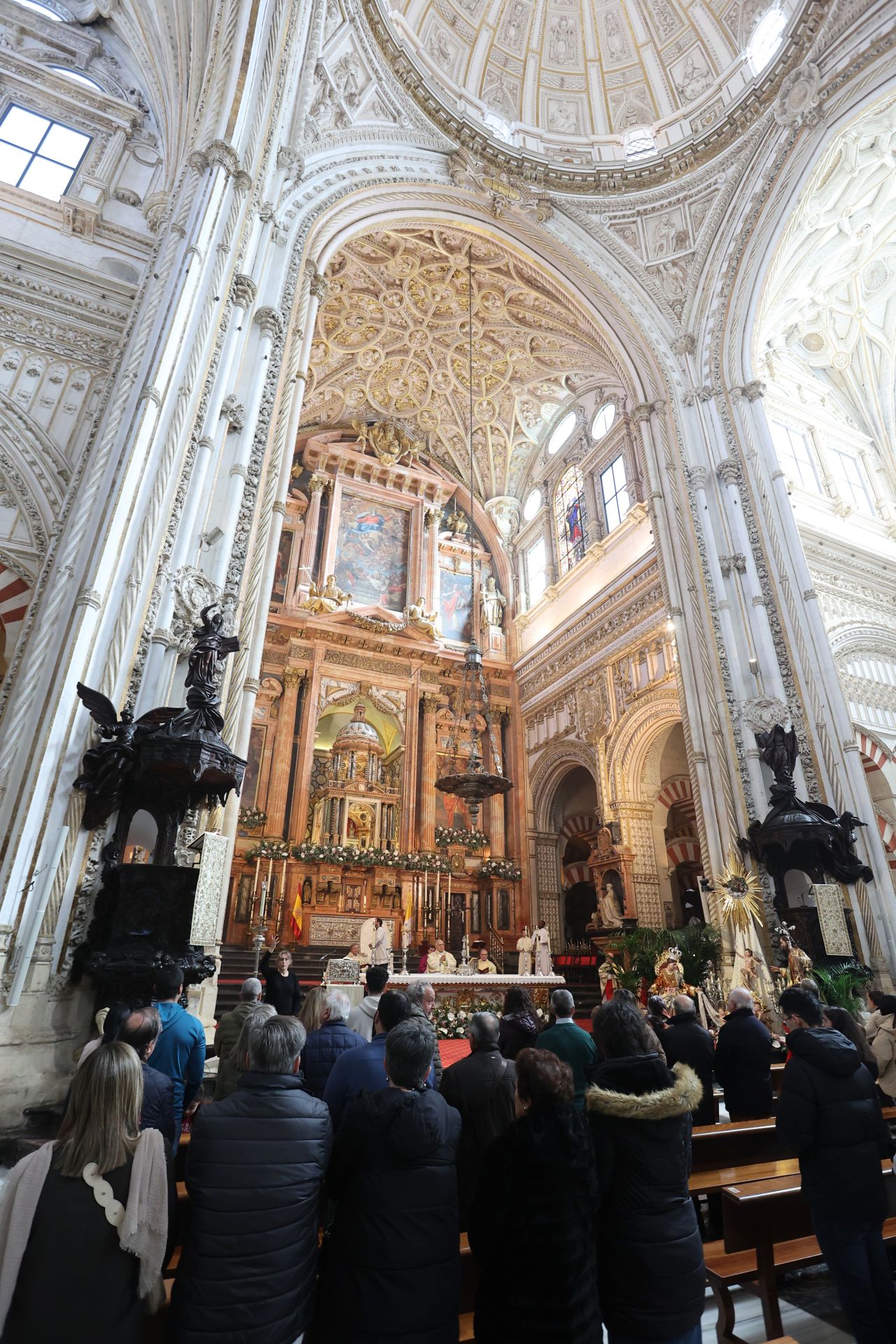 La solemne misa de Navidad en la Catedral de Córdoba, en imagenes