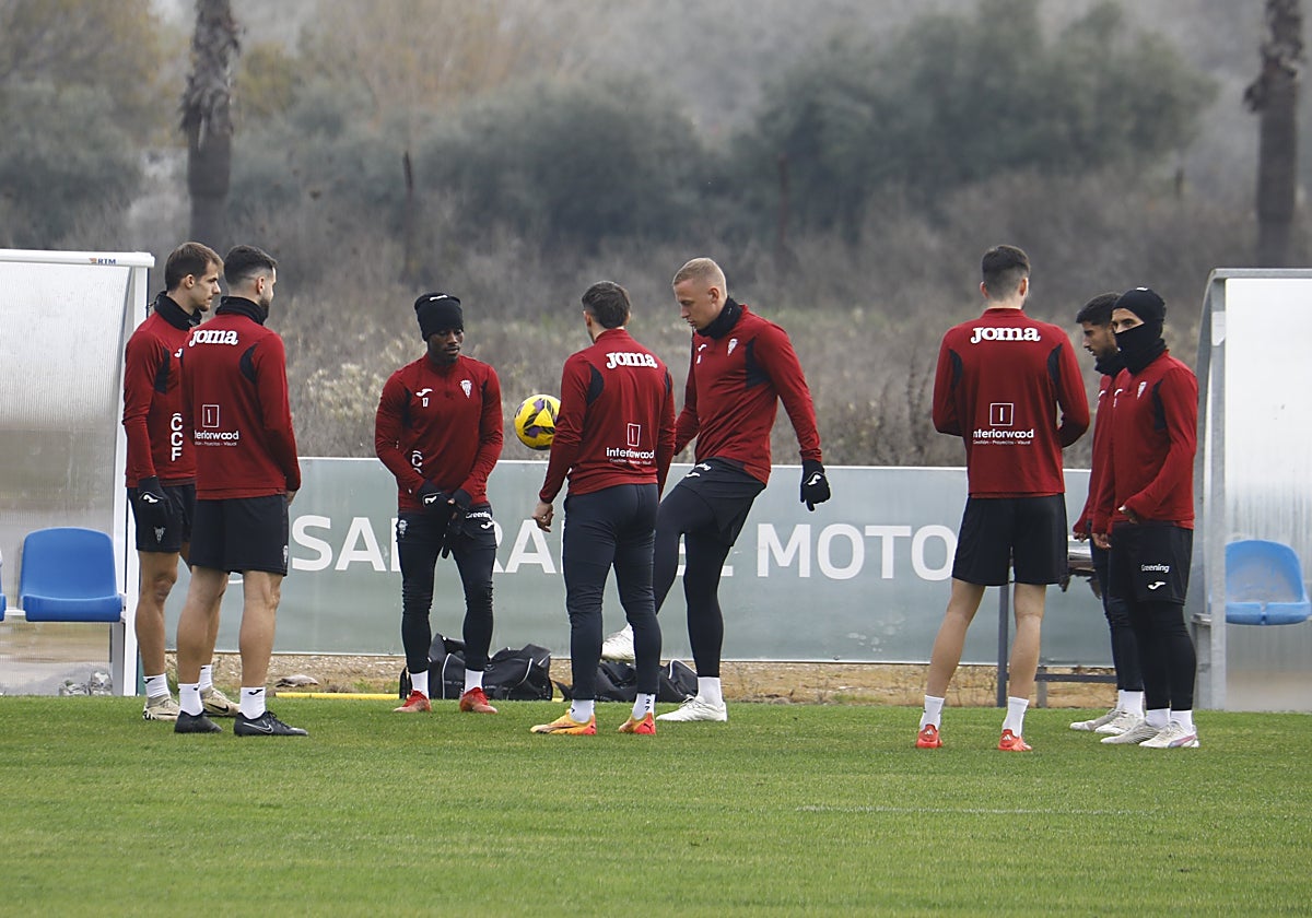 La plantilla del Córdoba se ejercita en la Ciudad Deportiva