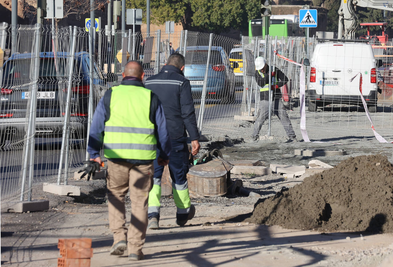 Las obras en la Ronda del Marrubial y en la carretera de Trassierra en Córdoba, en imágenes