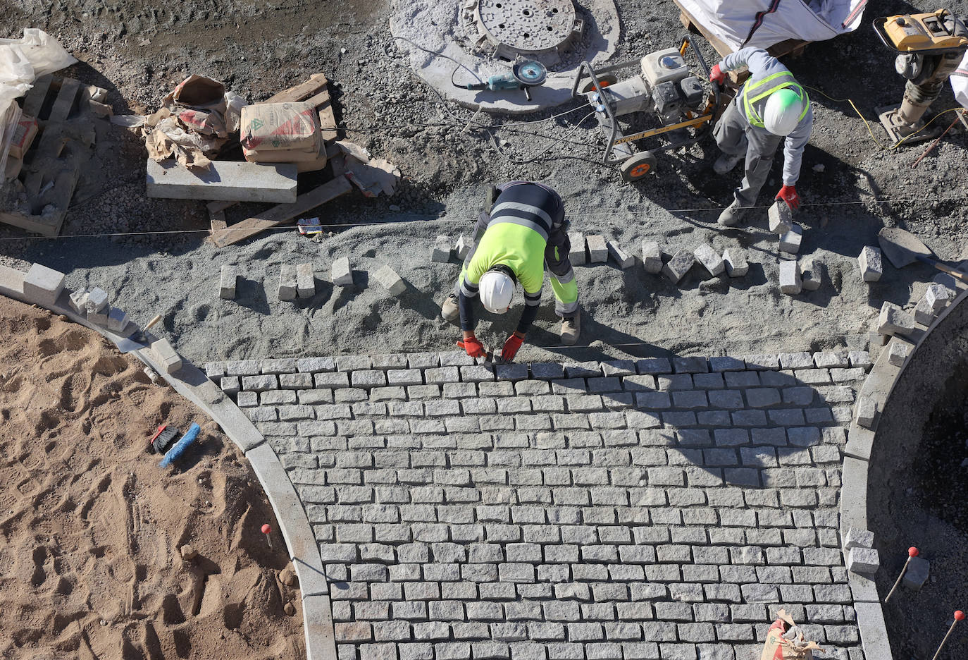 Las obras en la Ronda del Marrubial y en la carretera de Trassierra en Córdoba, en imágenes