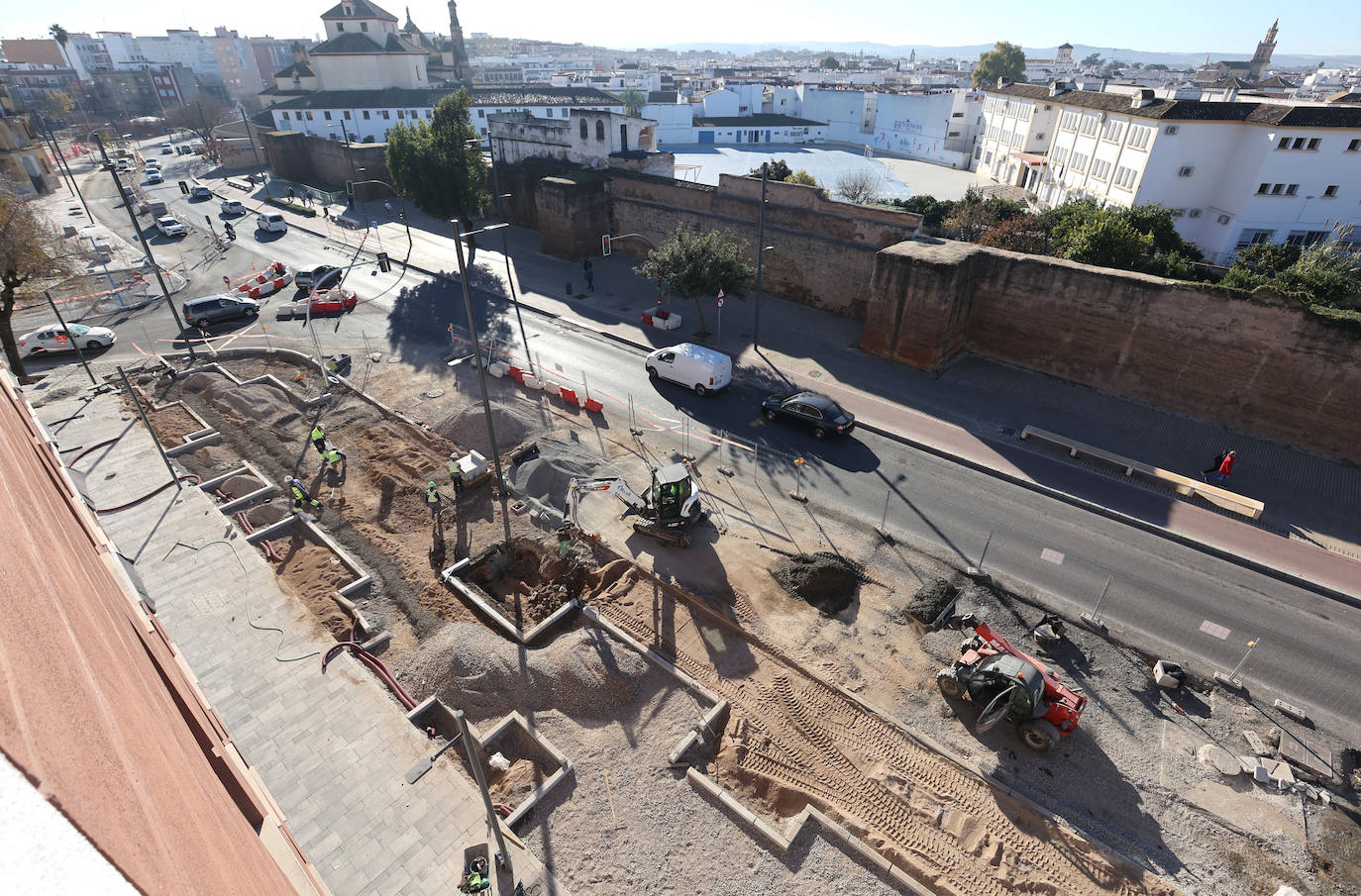 Las obras en la Ronda del Marrubial y en la carretera de Trassierra en Córdoba, en imágenes