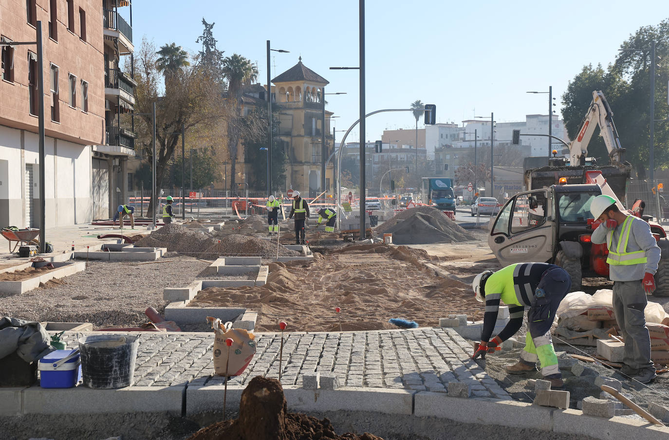 Las obras en la Ronda del Marrubial y en la carretera de Trassierra en Córdoba, en imágenes