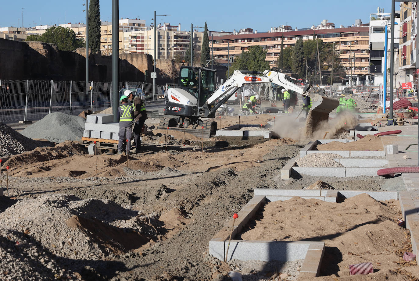 Las obras en la Ronda del Marrubial y en la carretera de Trassierra en Córdoba, en imágenes