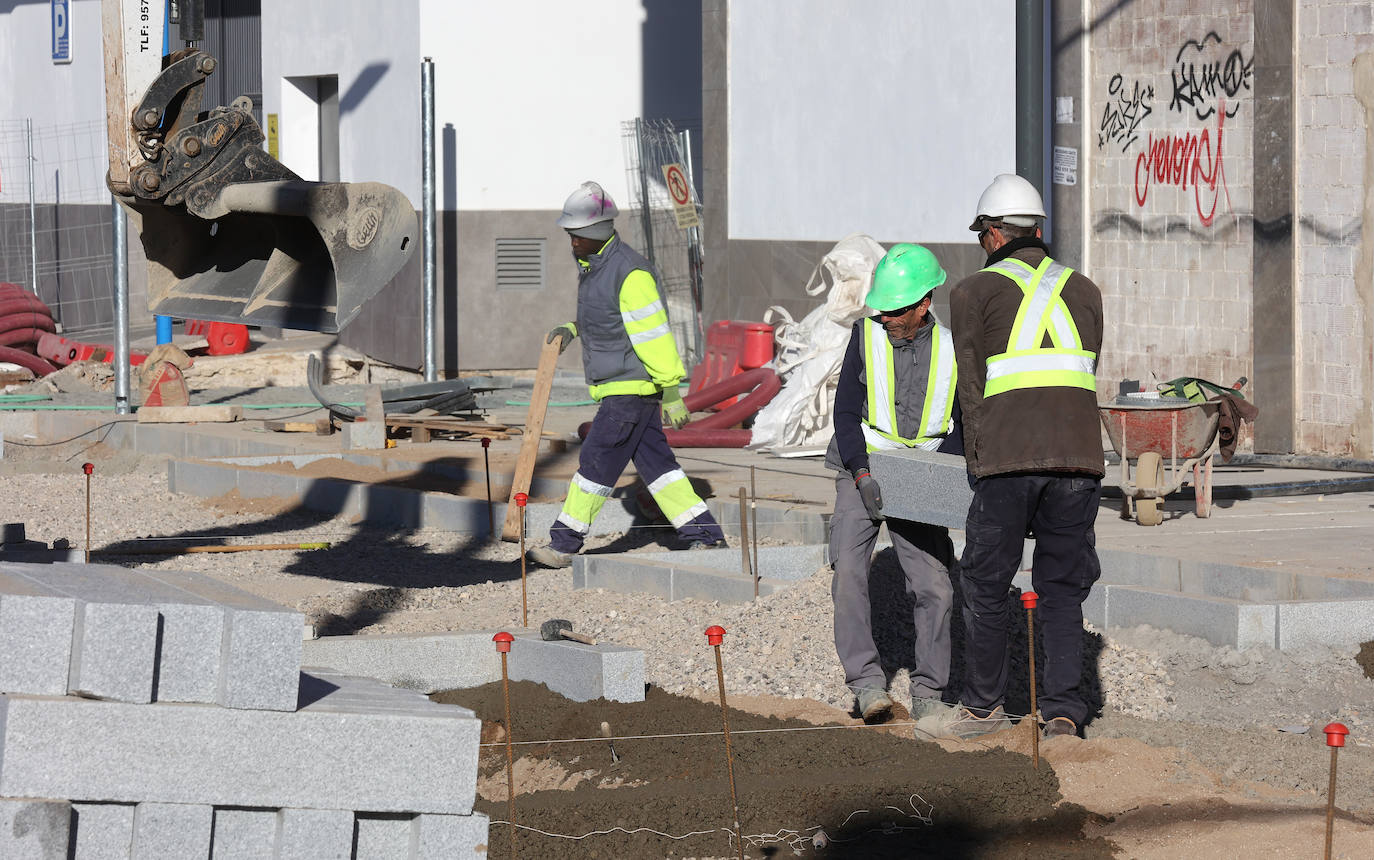 Las obras en la Ronda del Marrubial y en la carretera de Trassierra en Córdoba, en imágenes