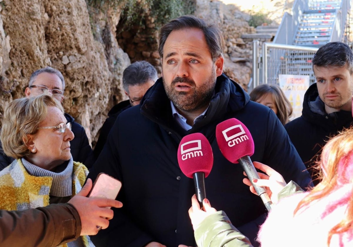 Paco Núñez durante la visita que ha realizado este jueves a Letur (Albacete)