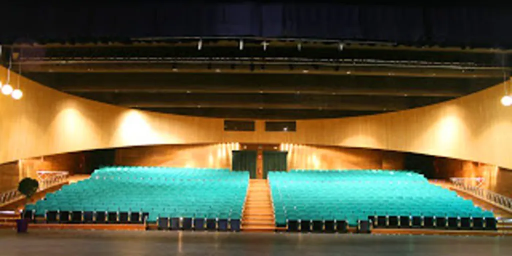 Muere un trabajador en Valdepeñas al caer desmayado mientras trabajaba en altura en el auditorio Francisco Nieva