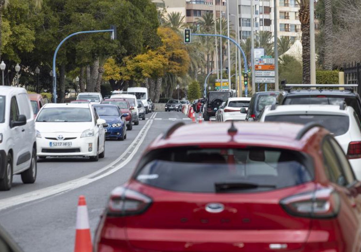 Atascos en la ciudad de Alicante agravados por las obras