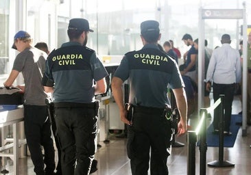 Guardias civiles rechazan traspasar a los Mossos sus competencias en puertos y aeropuertos