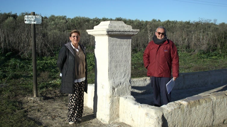 El Ayuntamiento de Lucena restituye en la fuente del cortijo Grande del Duque una reproducción del pilar original