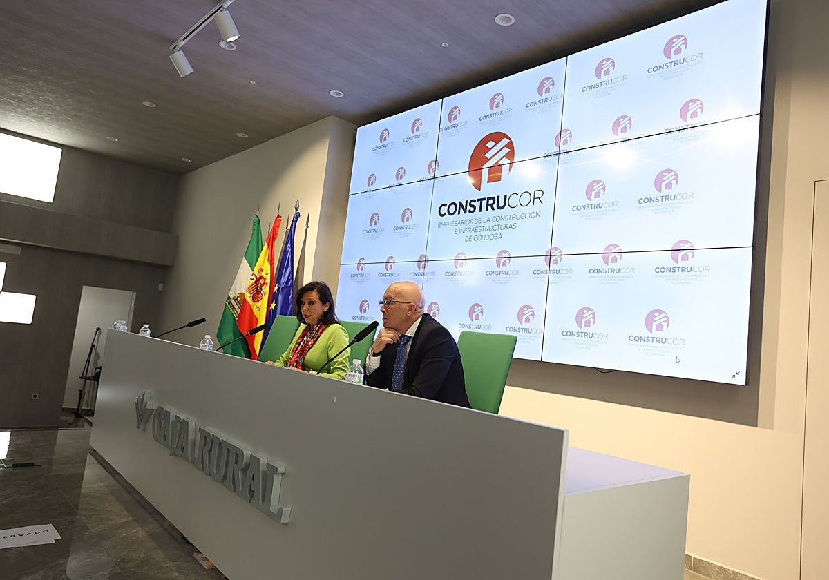 Directivos de Construcor, durante una asamablea