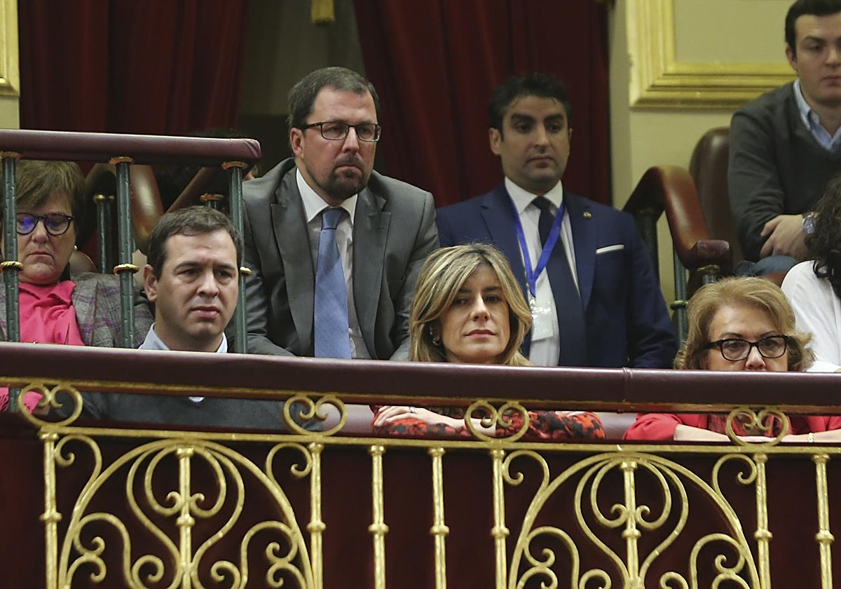 David Sánchez y Begoña Gómez en la tribuna de invitados del Congreso