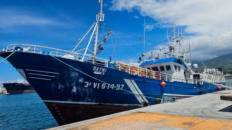 El pesquero 'Reymi', que tiene base en Vigo, atracado este fin de semana en Papeete (Polinesia francesa)