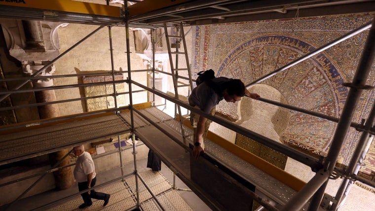 Obra de restauración en la maqsura