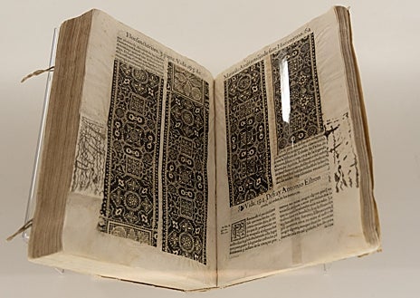 Imagen secundaria 1 - De la 'Cosmographia universalis' se mandó quitar el retrato de su autor, el protestante Sebastian Münster. (primera imagen); 'Flos Sanctorum', de Alonso de Villegas (segunda imagen); Los libros de Wecker están concienzudamente expurgados (tercera imagen)