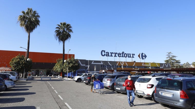 Exterior del centro comercial Carrefour Zahira