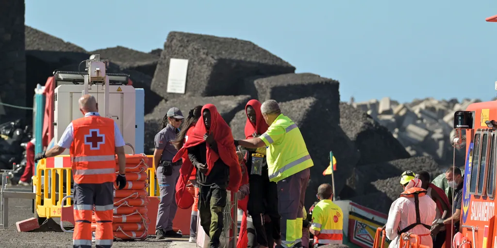 Canarias denuncia la «tragedia silenciosa» tras recibir 2.000 migrantes en 5 días, 250 de ellos menores