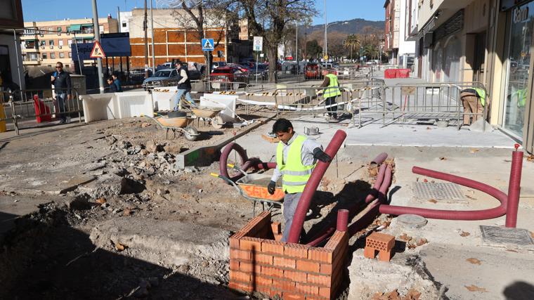 Trabajadores en la obra de la avenida de Trassierra