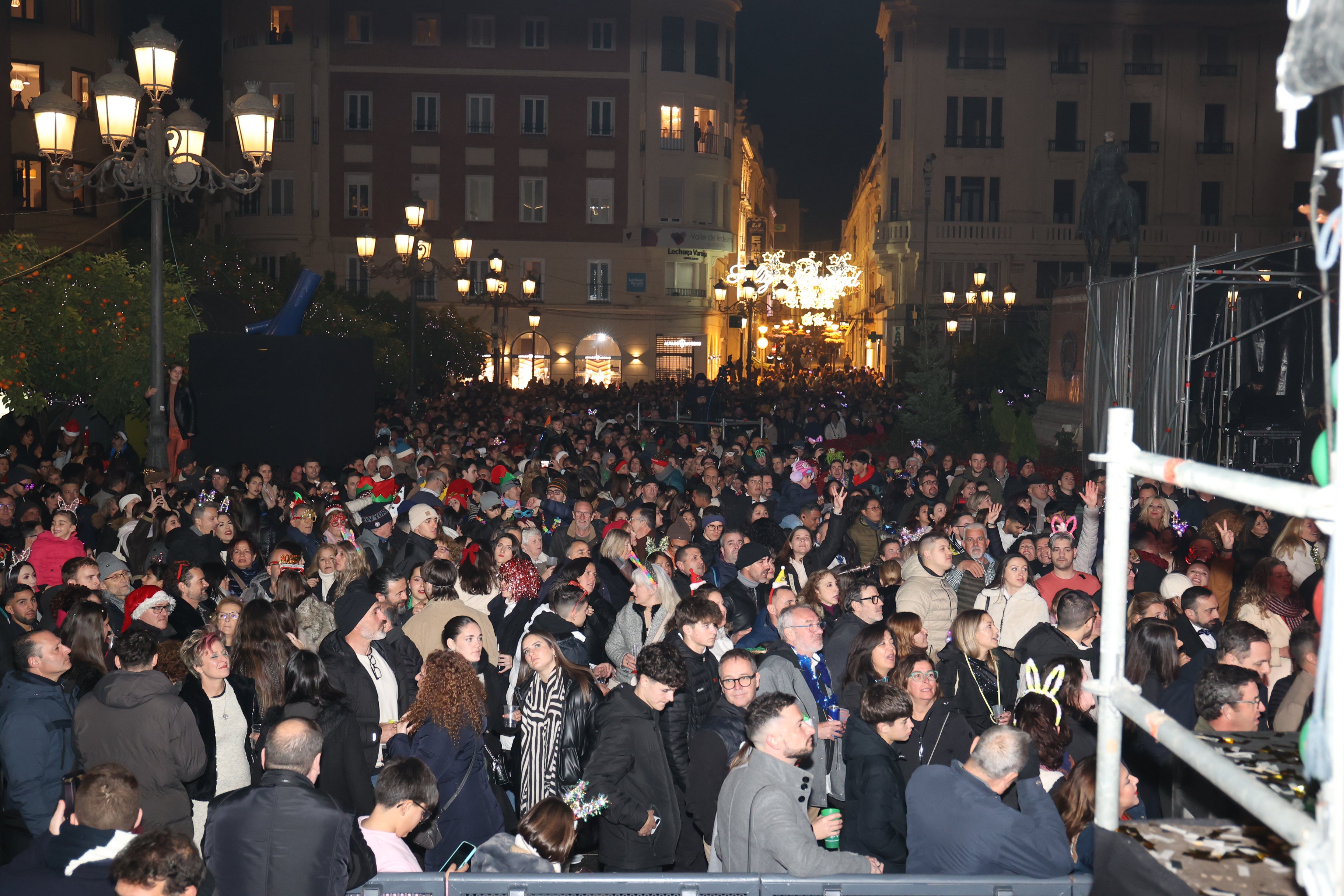 El gran ambiente de Las Tendillas en Nochevieja, en imágenes