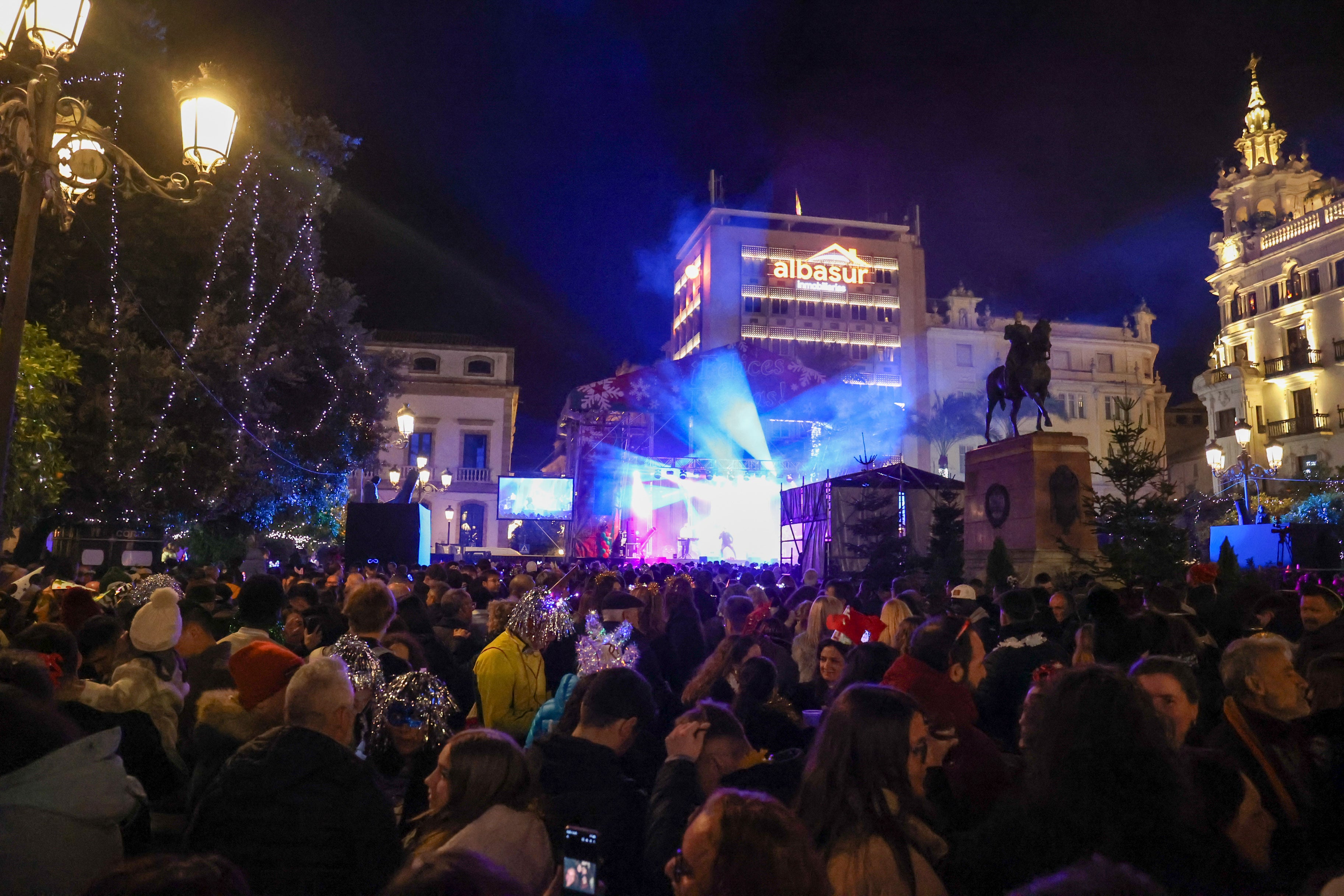 El gran ambiente de Las Tendillas en Nochevieja, en imágenes