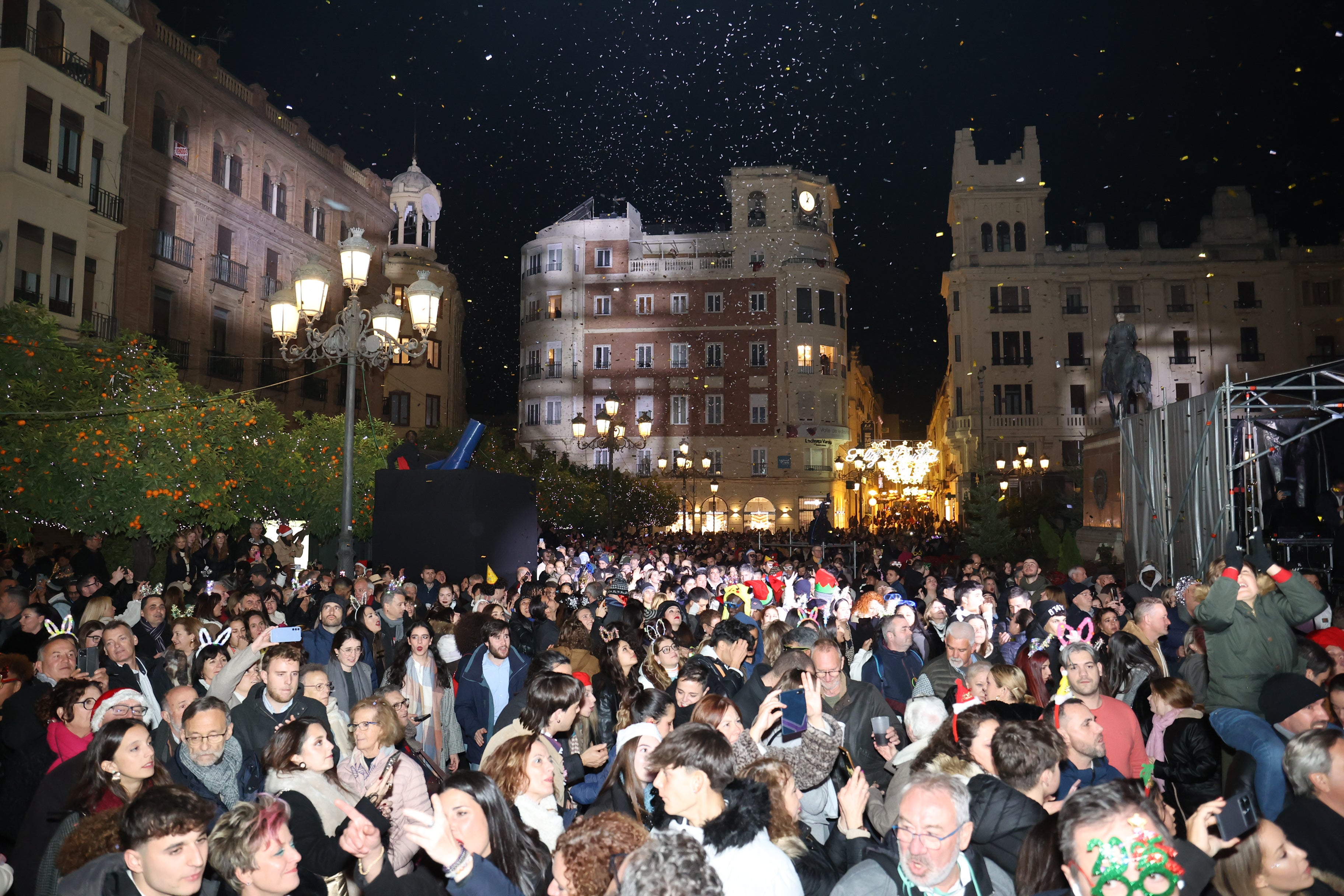 El gran ambiente de Las Tendillas en Nochevieja, en imágenes