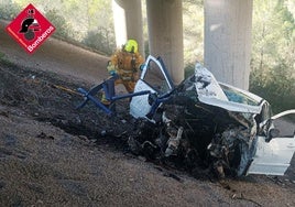 Herido grave un conductor tras caer desde quince metros de altura en la AP-7 en Alicante