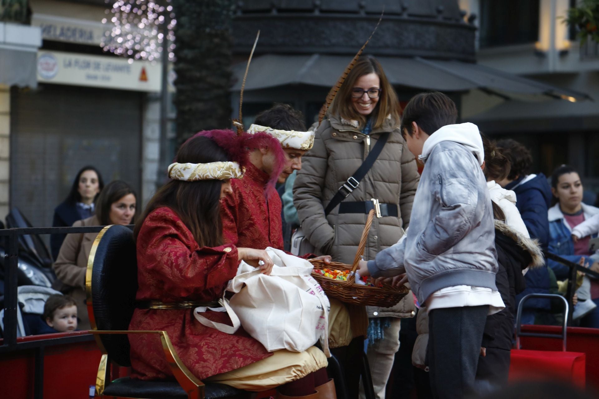 El populoso desfile de la cartera real en Córdoba, en imágenes