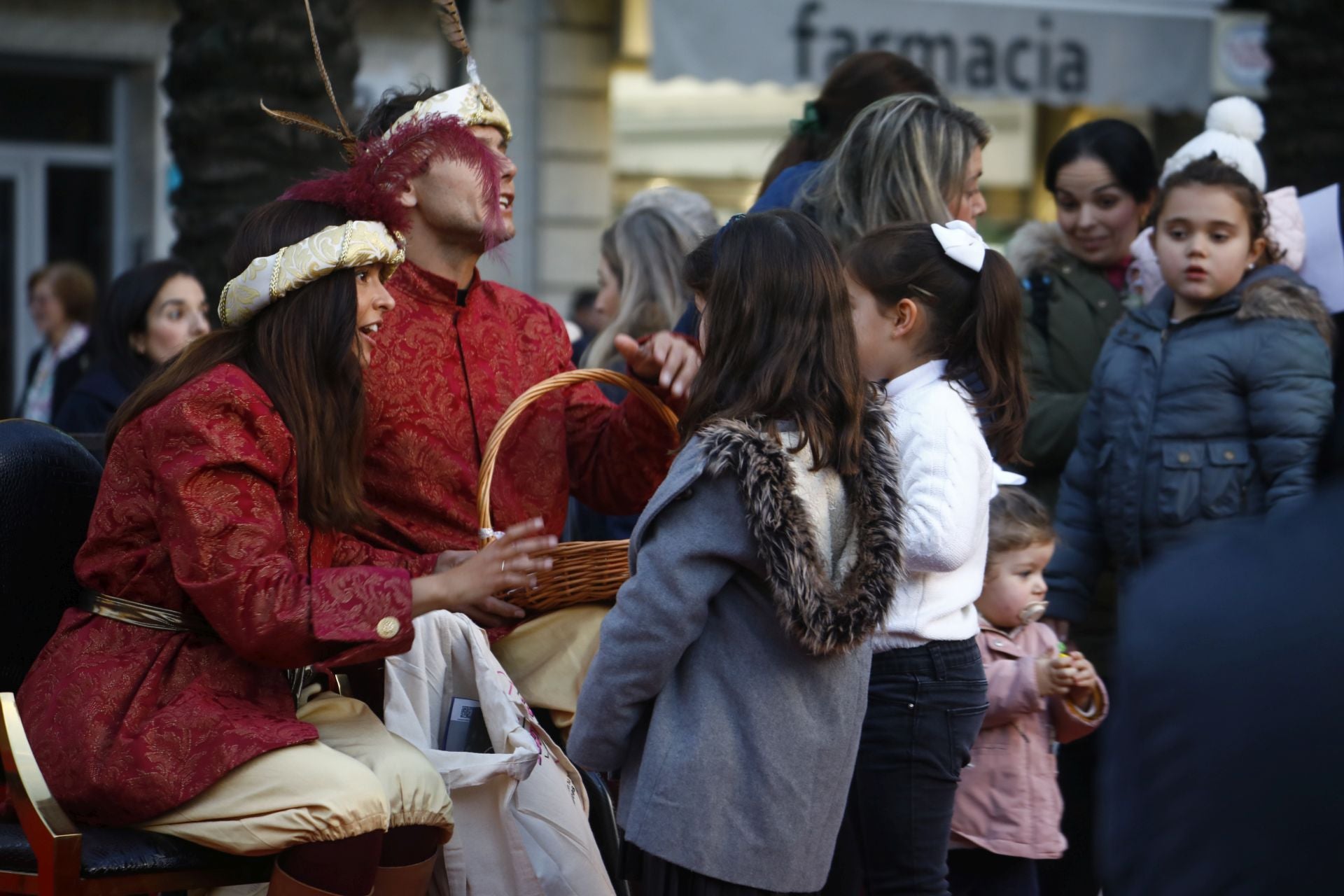El populoso desfile de la cartera real en Córdoba, en imágenes