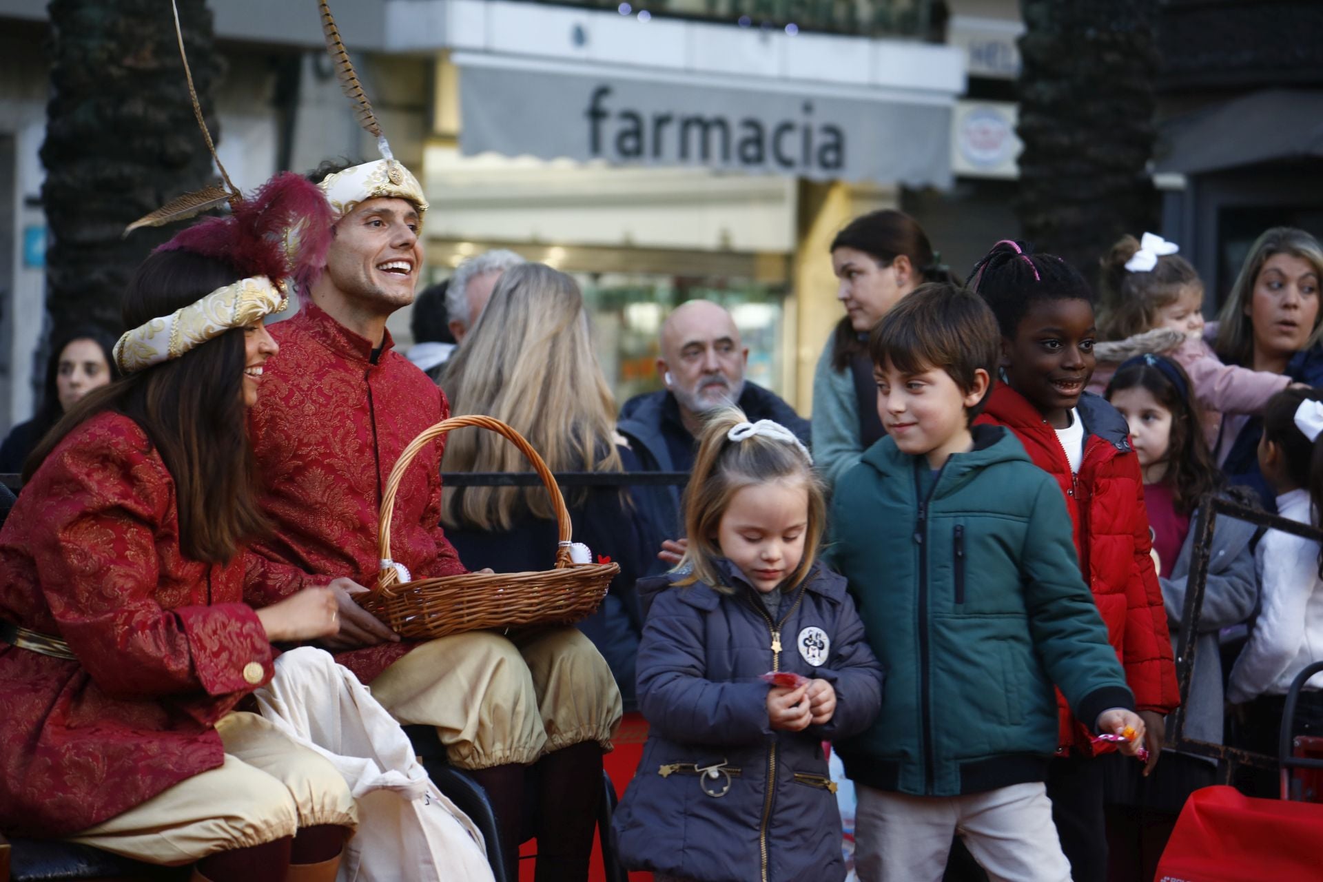 El populoso desfile de la cartera real en Córdoba, en imágenes
