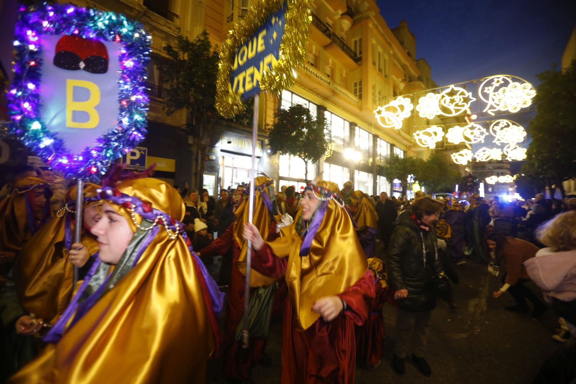 El populoso desfile de la cartera real en Córdoba, en imágenes
