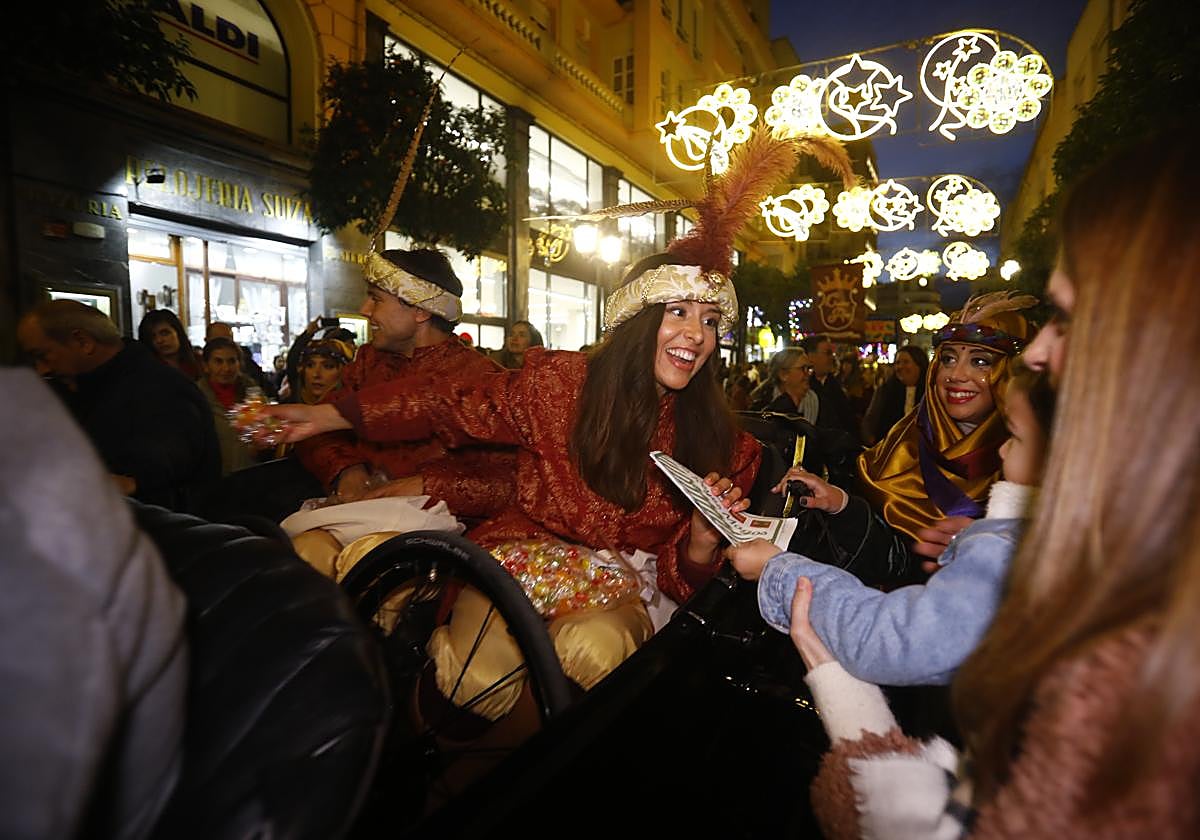 La cartera real, este viernes recibiendo una misiva