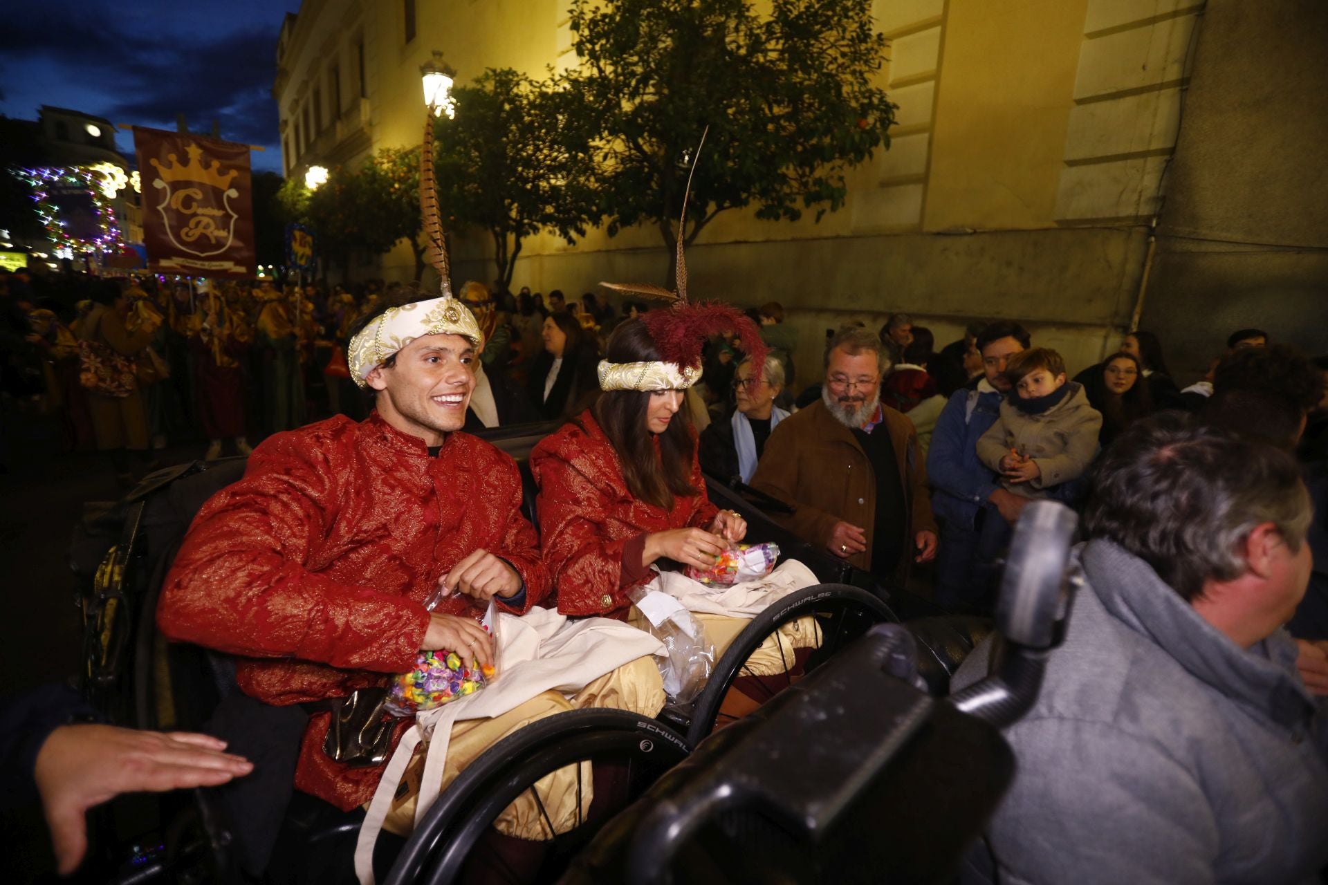 El populoso desfile de la cartera real en Córdoba, en imágenes