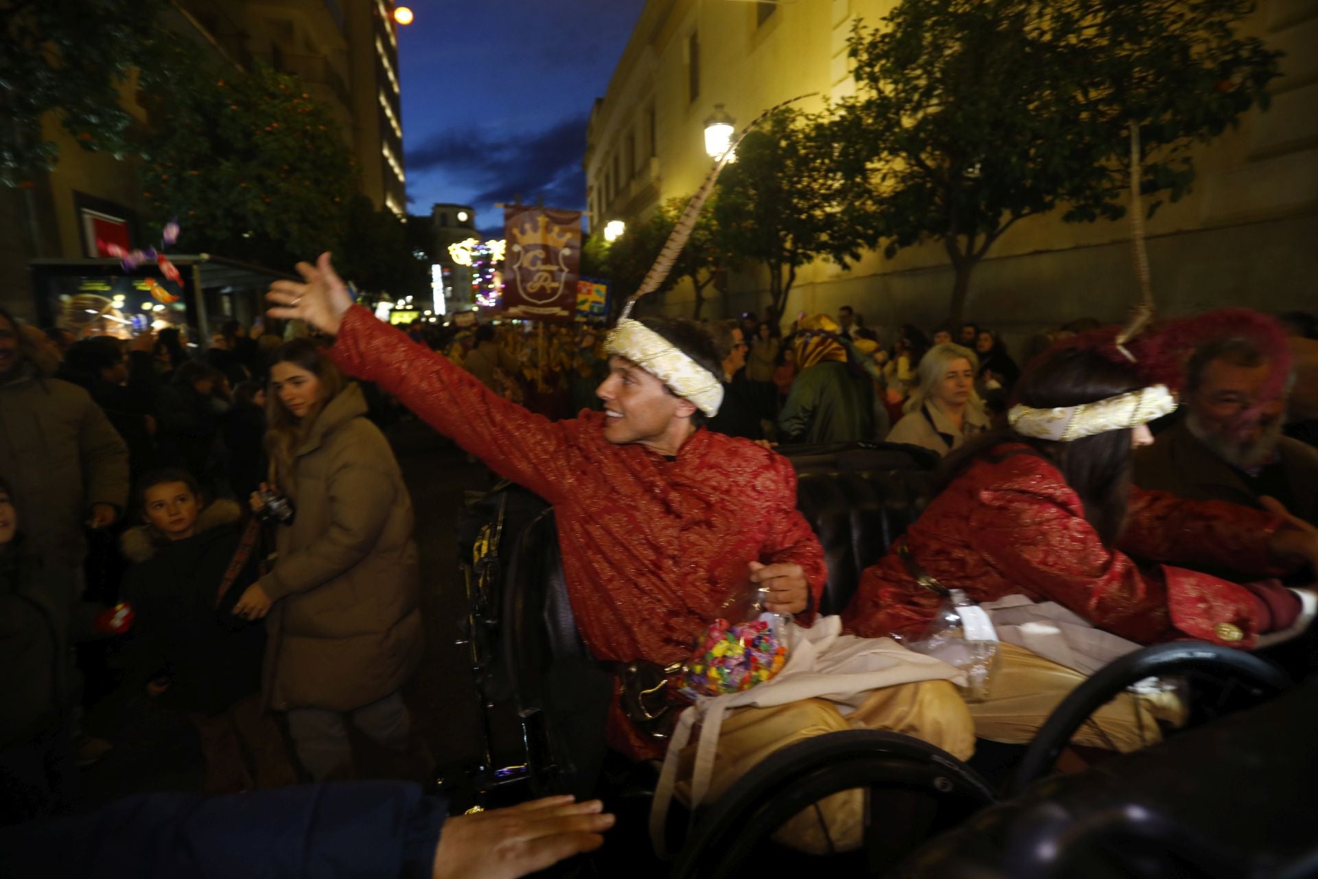 El populoso desfile de la cartera real en Córdoba, en imágenes