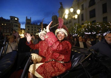 El populoso desfile de la cartera real en Córdoba, en imágenes
