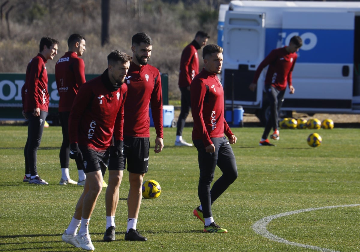 La plantilla blanquiverde entrena en la Ciudad Deportiva esta temporada